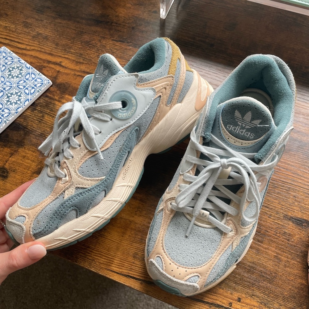 BARELY WORN! Blue and tan women’s adidas sneakers